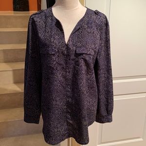 TART for JOYOUS. Beautiful snake print blouse with long sleeves. Rounded…